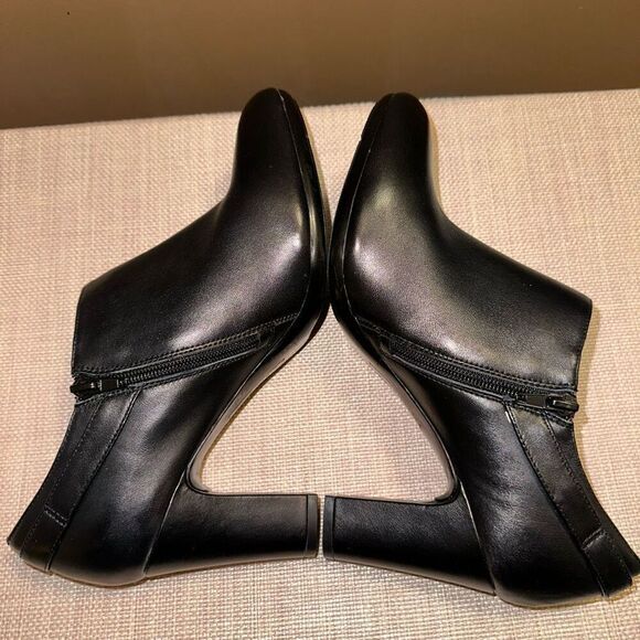 Anne Klein Women’s Sophie Black Leather Heel Booties Size 11 - Picture 6 of 9